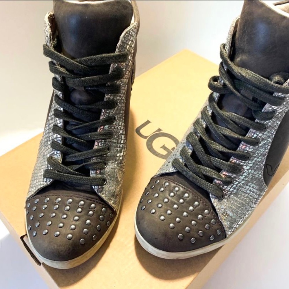 UGG STUDDED WEDGE SNEAKER BOOT (Koolaburra)